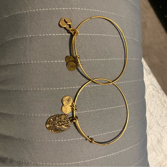 Lot of Alex and Ani gold bracelets - Picture 2 of 3